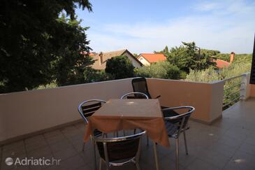 Apartments with parking space Ugljan - 8241