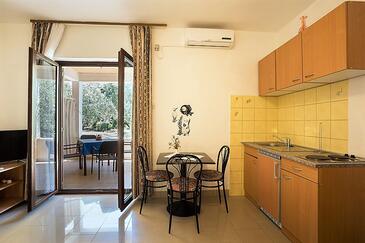 Lejlighedens parkeringsplads Ugljan - 8241