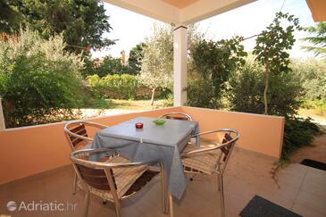 Lejlighedens parkeringsplads Ugljan - 8241