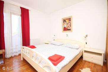 Family friendly seaside apartments Cove Kunčabok, Ugljan - 8255