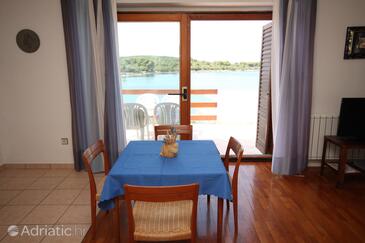 Family friendly seaside apartments Cove Kunčabok (Ugljan) - 8255