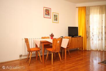 Family friendly seaside apartments Cove Kunčabok (Ugljan) - 8255