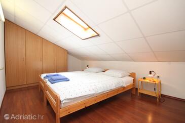 Family friendly seaside apartments Cove Kunčabok, Ugljan - 8255