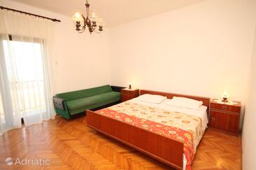 Apartments by the sea Ugljan - 8257