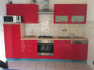 Apartments by the sea Ugljan - 8257