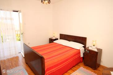 Apartments by the sea Ugljan - 8264