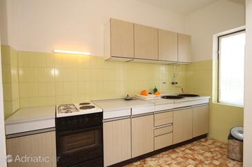 Apartments by the sea Ugljan - 8264