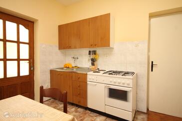 Family friendly seaside apartments Ugljan - 828