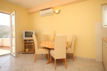 Apartments by the sea Skrivena Luka, Lastovo - 8280