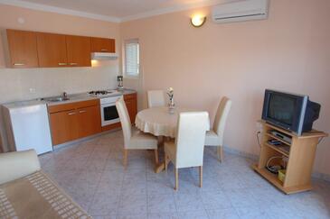 Apartments by the sea Skrivena Luka, Lastovo - 8280