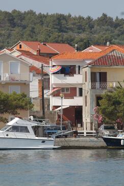 Apartments with terrace Kukljica, North Dalmatia