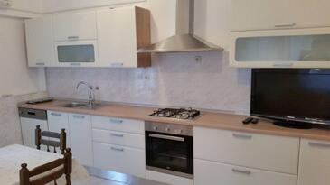 Apartmaji ob morju z bazenom Ugljan - 829