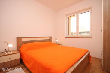 Lejligheder ved havet med pool Ugljan - 829