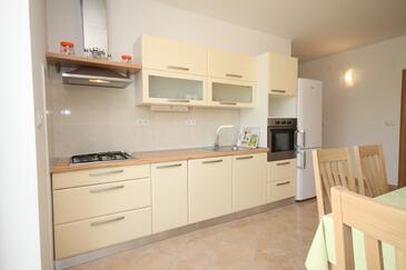 Lejligheder ved havet med pool Ugljan - 829