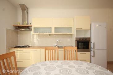 Apartmani uz more s bazenom Ugljan - 829