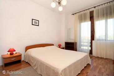 Apartments by the sea Ugljan - 830