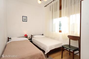 Apartments by the sea Ugljan - 830