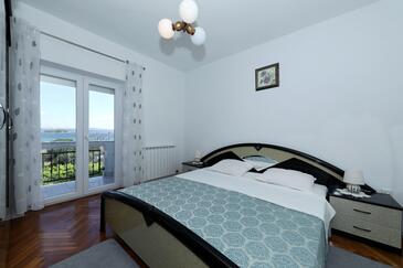 Apartments by the sea Tkon, Pašman - 8302