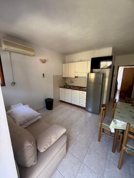 Kukljica, Obývací pokoj v ubytování typu apartment, s klimatizací, domácí mazlíčci povoleni a WiFi.