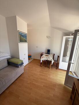 Kukljica, Obývací pokoj v ubytování typu apartment, s klimatizací a WiFi.
