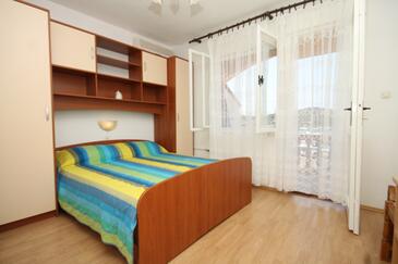 Apartments with terrace Kukljica, North Dalmatia