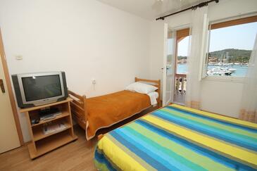 Apartments with terrace Kukljica, North Dalmatia