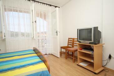 Apartments with terrace Kukljica, North Dalmatia