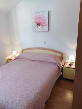 Apartments with terrace Kukljica, North Dalmatia