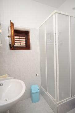 Apartments with terrace Kukljica, North Dalmatia