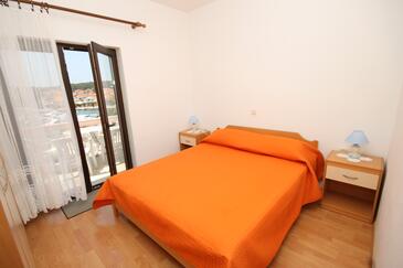 Apartments with terrace Kukljica, North Dalmatia
