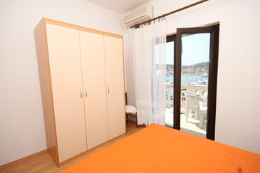 Apartments with terrace Kukljica, North Dalmatia