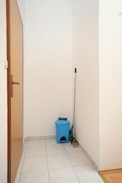 Apartments with terrace Kukljica, North Dalmatia