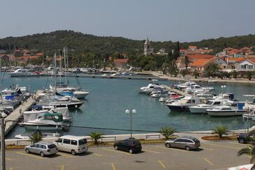 Apartments with terrace Kukljica, North Dalmatia