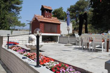 Apartments with terrace Kukljica, North Dalmatia