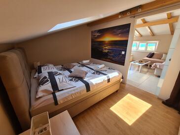 Ferienwohnungen am Meer Grebastica, Sibenik - 8333