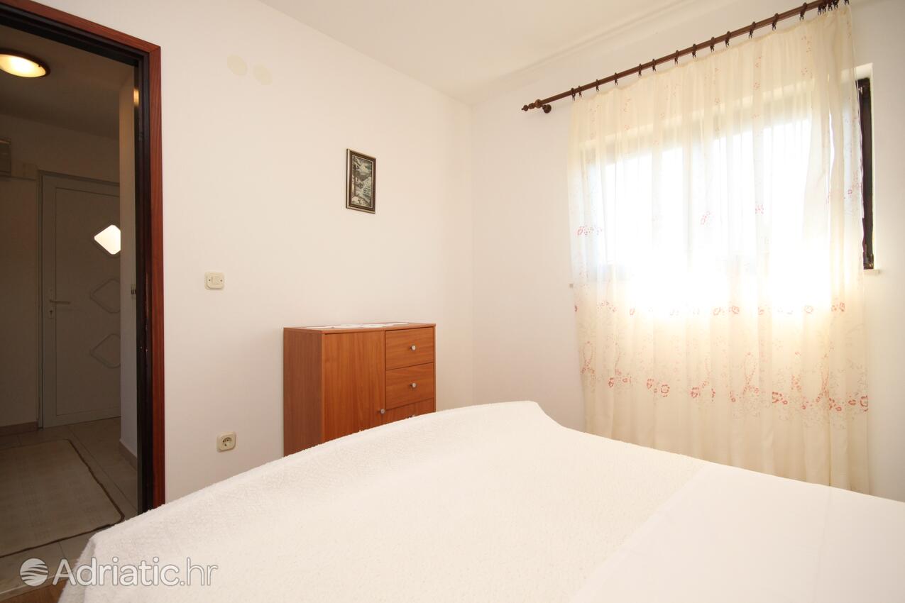 A-8361-a - Private accommodation - Apartments by the sea Ražanj, Rogoznica