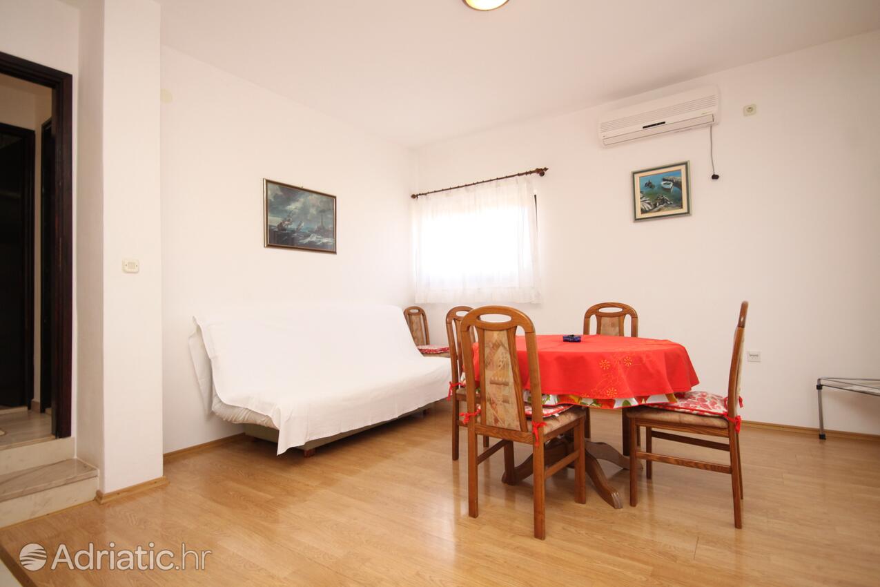 A-8361-a - Private accommodation - Apartments by the sea Ražanj, Rogoznica