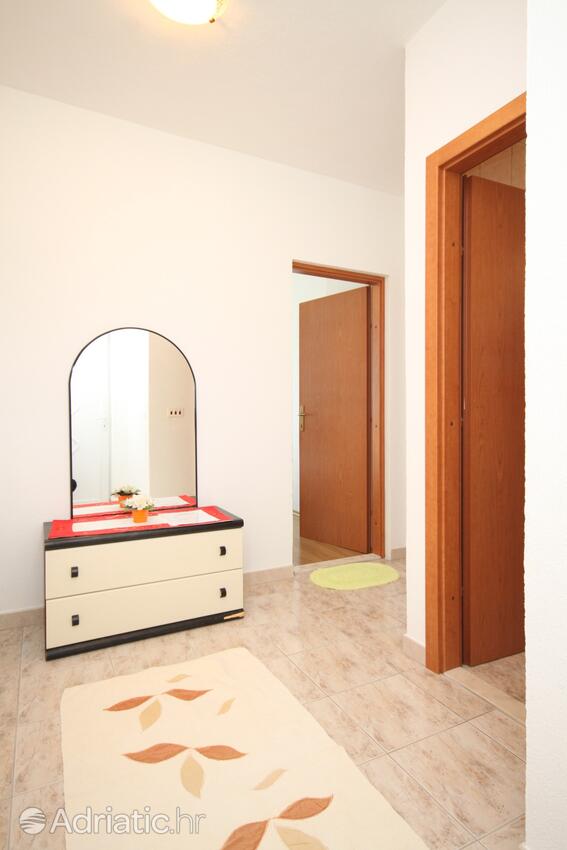 A-8361-b - Private accommodation - Apartments by the sea Ražanj, Rogoznica