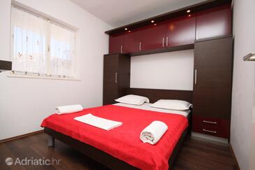 Apartments by the sea Bilo, Primošten - 8364