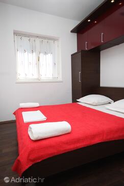 Apartments by the sea Bilo, Primošten - 8364