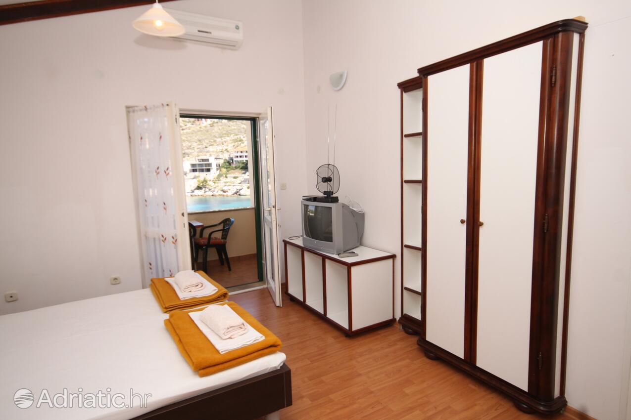 A-8364-b - Private accommodation - Apartments by the sea Bilo, Primošten