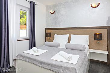 Appartamenti con piscina per famiglie Zecevo Rtic, Rogosnizza - Rogoznica - 8366