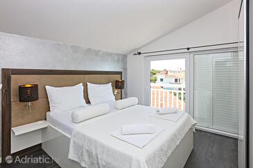 Lejligheder med pool egnet til familier med børn Zecevo Rtic, Rogoznica - 8366