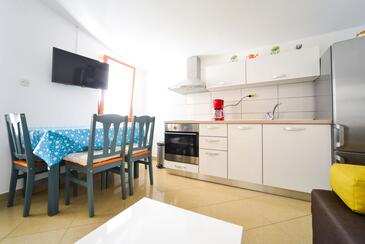 Family-friendly apartments with swimming pool Biograd na Moru, Biograd - 8370
