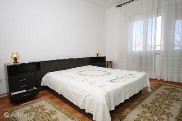 Ferienwohnungen mit Parkplatz Ugljan - 8404