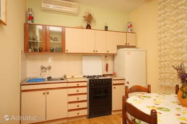 Apartmaji ob morju Ugljan - 8422