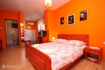 Apartments with parking space Preko, Ugljan - 8428