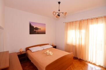 Apartments by the sea Tkon, Pašman - 8455