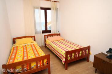 Apartments by the sea Ugljan - 846