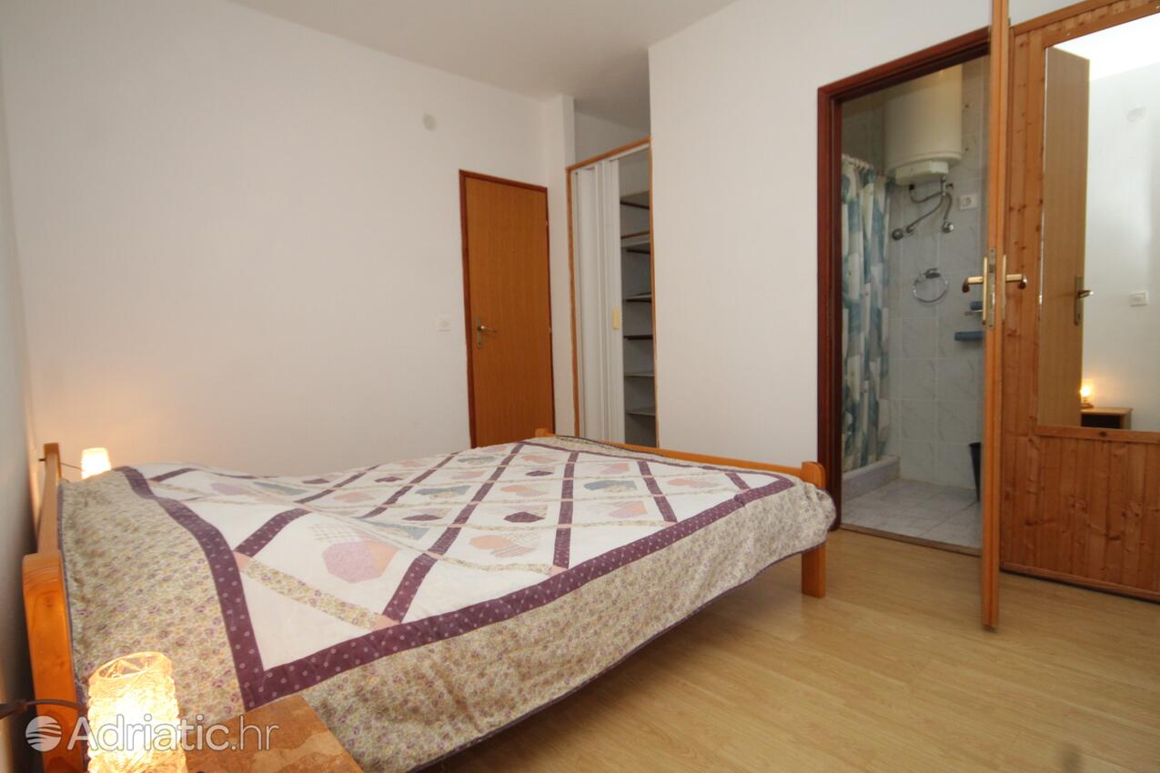 A-8464-a - Private accommodation - Apartments and rooms by the sea Mrljane, Pašman